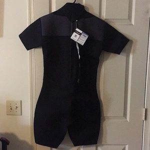 New Hevto Mens Medium Wetsuit shorty